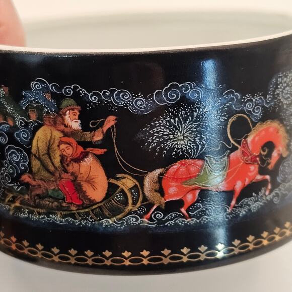 Hand-painted 1990 Traditional Palekh Russian Folklore Trinket Box - Jewelry Box - Picture 6 of 10